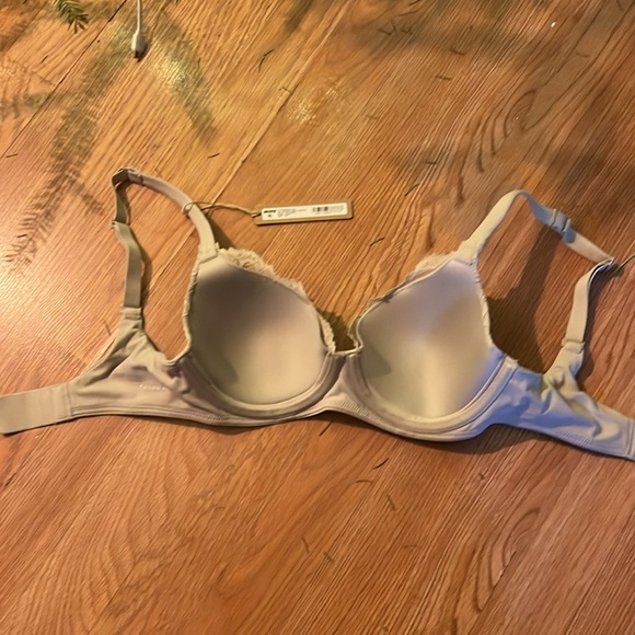 Brand new, never worn. Did not fit me and couldn’t return item. - Picture 2 of 3